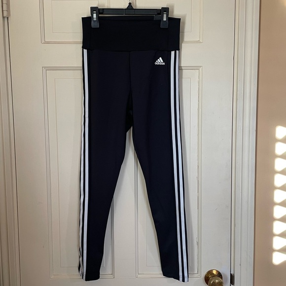 NWT ADIDAS Designed to Move High Rise 3-Stripe 7/8 Sport Pants Size Small Black - Picture 2 of 13
